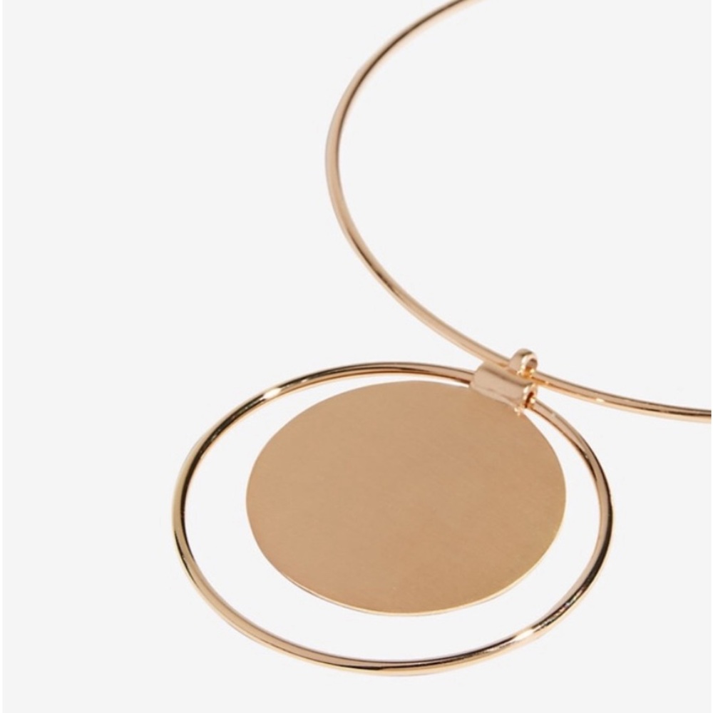 NWT EXPRESS Circle Pendant Collar Necklace- gold - Picture 2 of 6